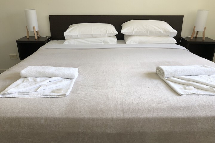 Room 4 of 43