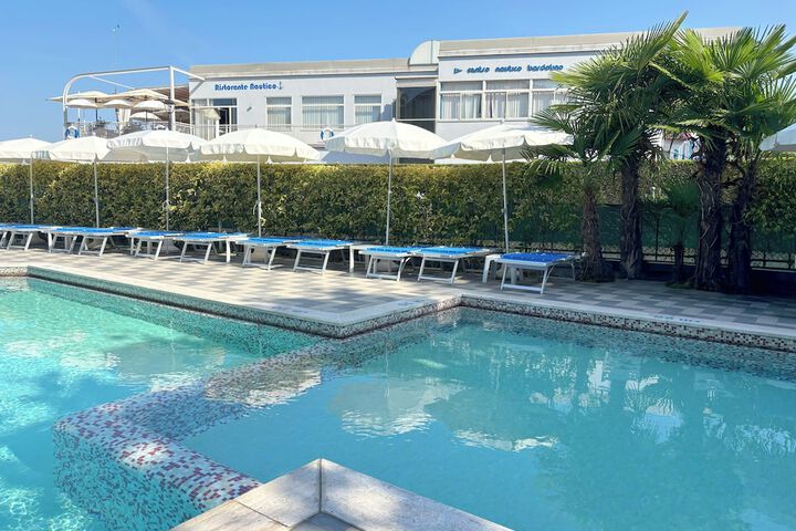 Hotel with Pool