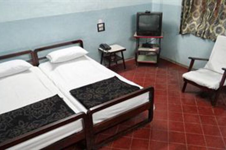 Room 6 of 14
