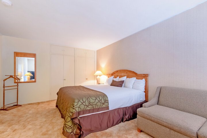 Room 45 of 77