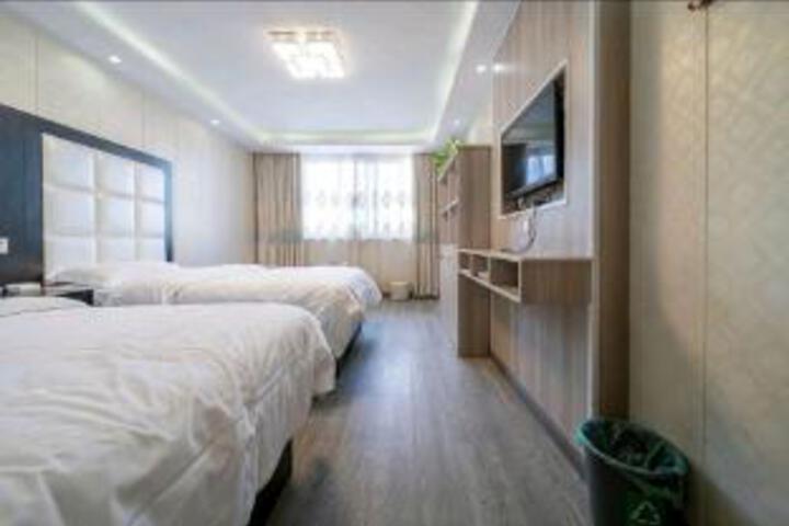 Room 6 of 6