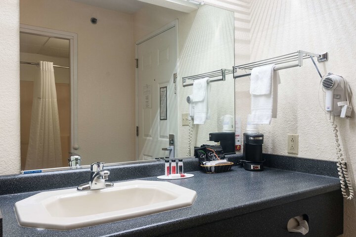 Room 13 of 25