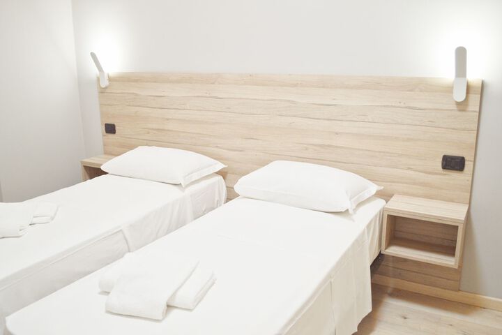 Room 9 of 20