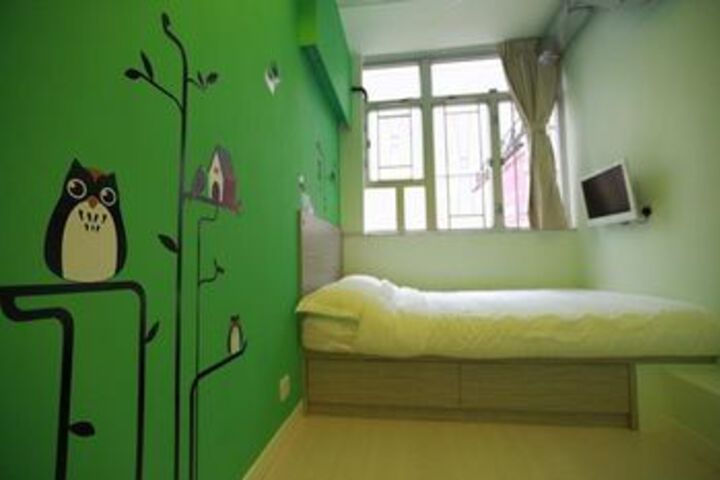 Room 15 of 93