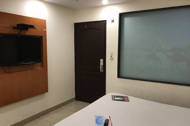 Room 12 of 25