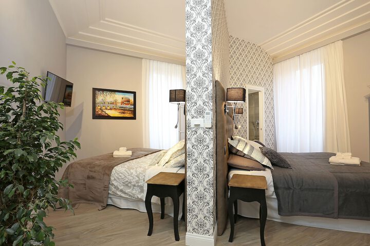 Room 16 of 40