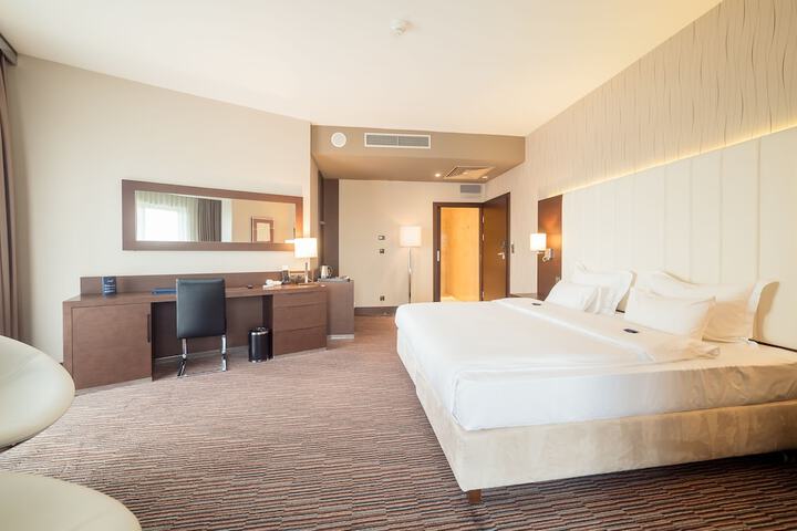 Room 37 of 159