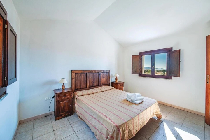 Room 4 of 16
