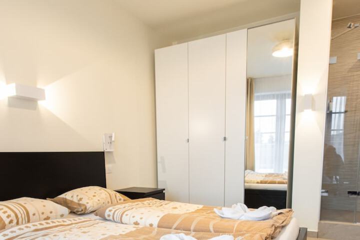 Room 16 of 194