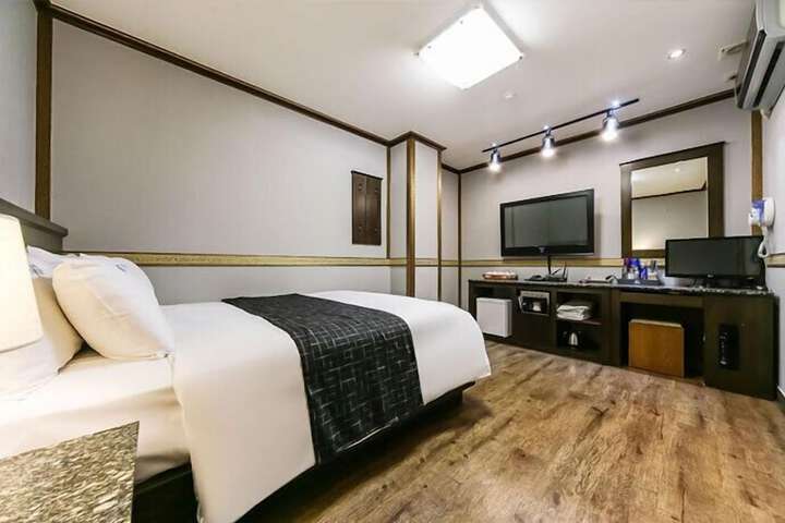 Room 20 of 26