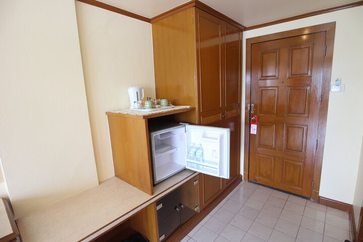 Room 25 of 53