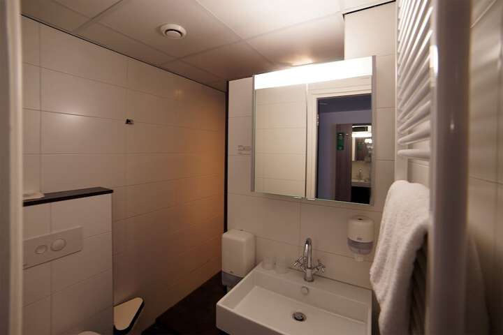 Room 15 of 32
