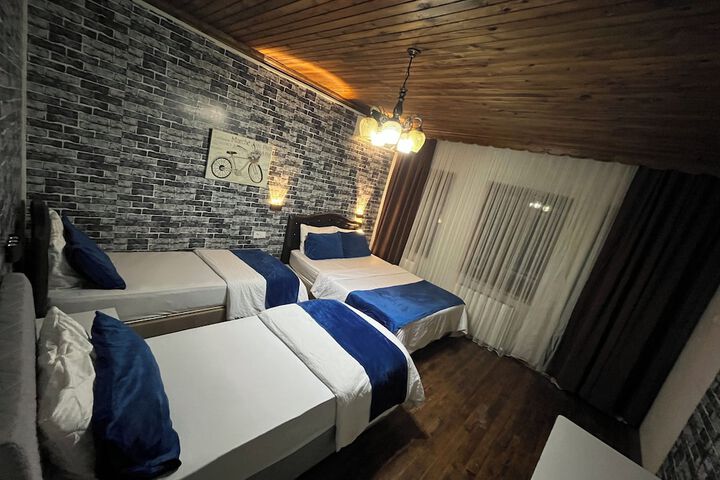 Room 5 of 10