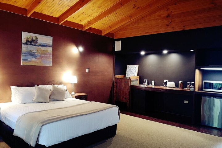 Room 5 of 127