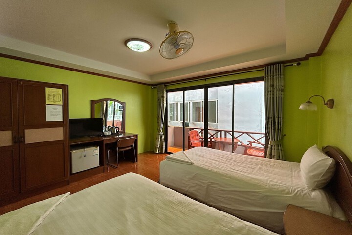 Room 8 of 34