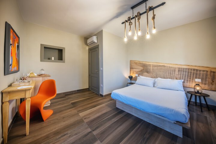 Room 17 of 183