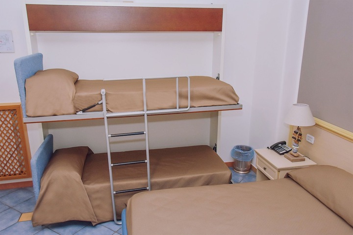Room 9 of 79