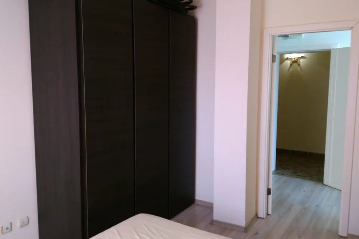 Room 5 of 16