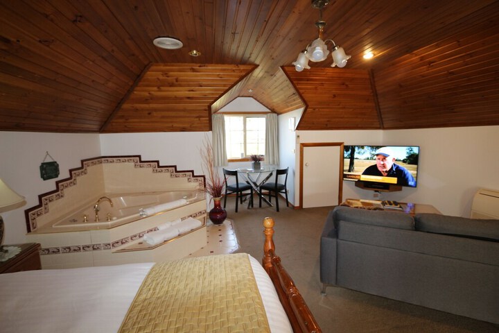 Room 48 of 244