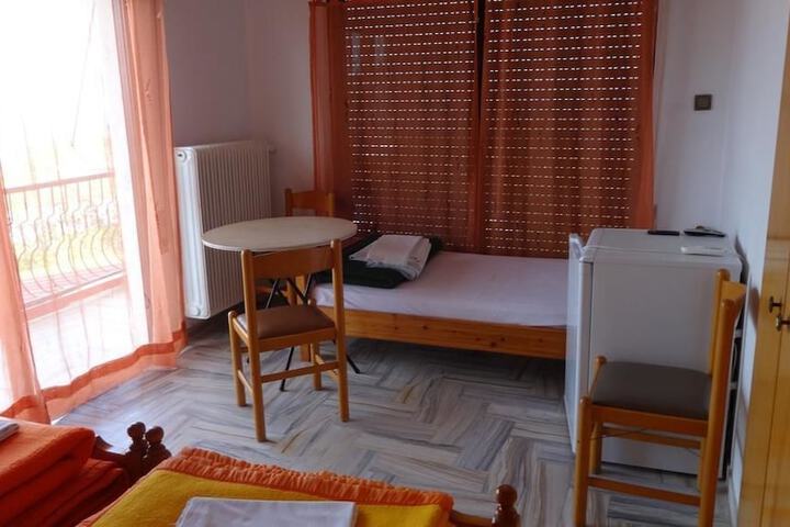 Room 18 of 22