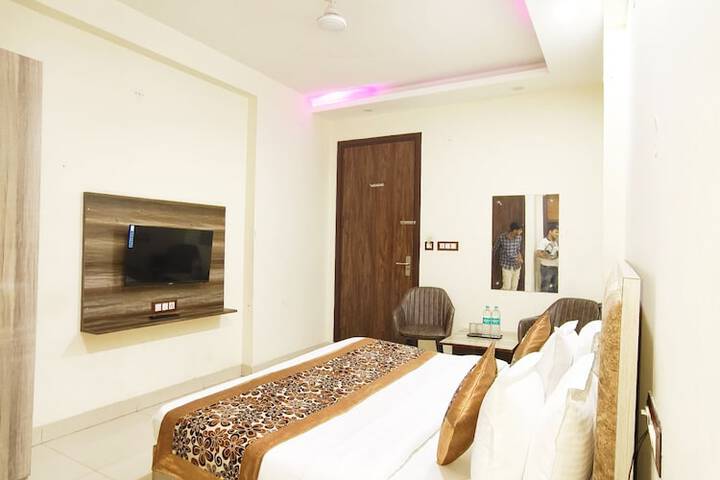 Room 10 of 42