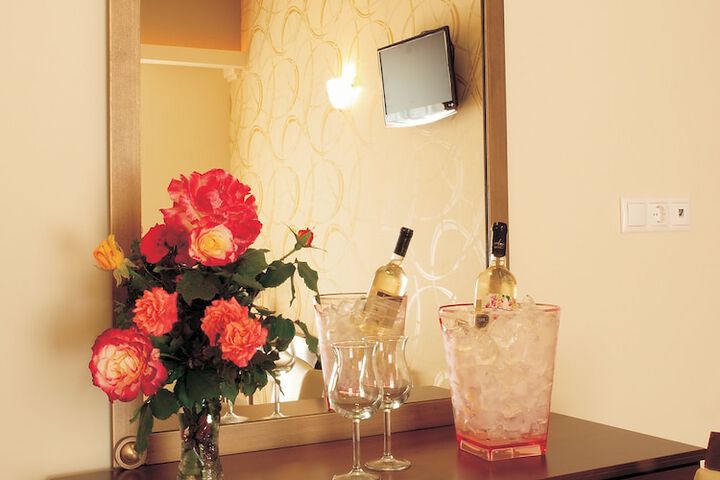 Room 8 of 48
