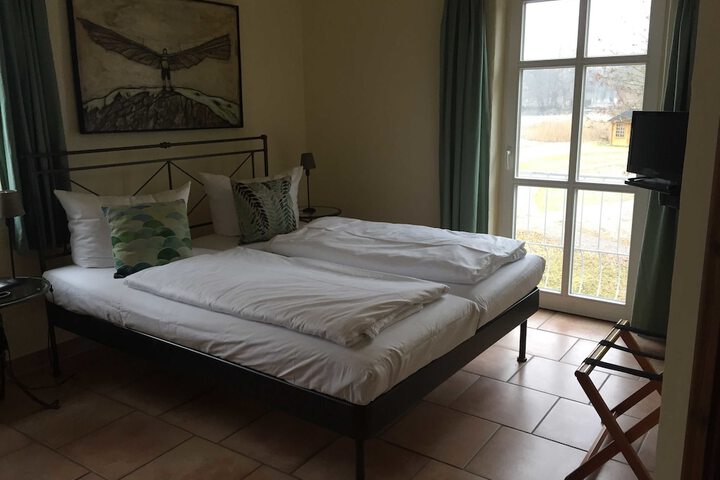 Room 32 of 43