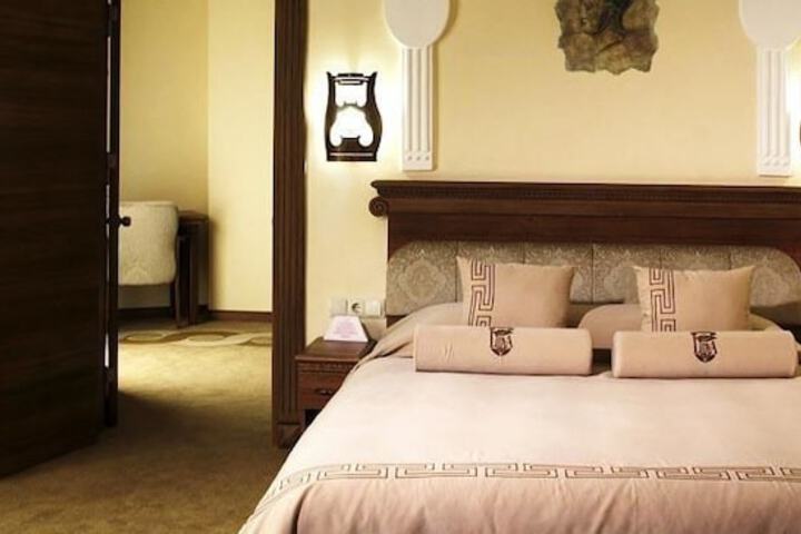 Room 5 of 48