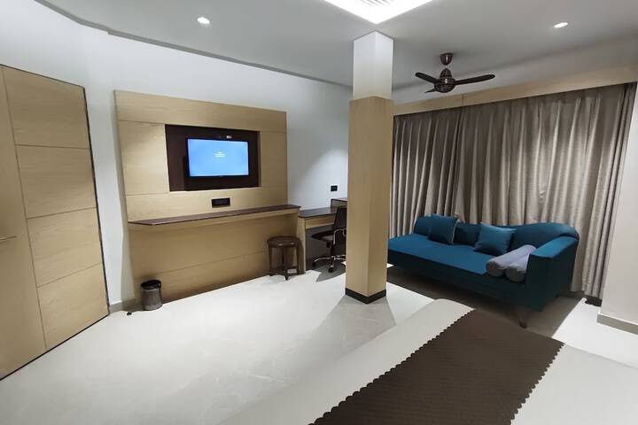Room 13 of 136