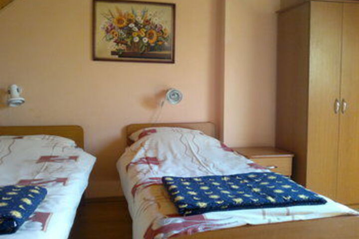 Room 13 of 38