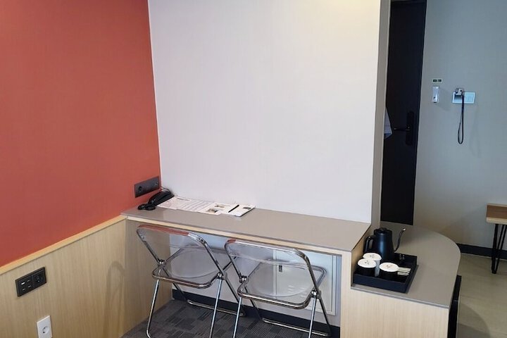 Room 28 of 219
