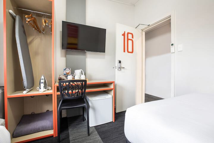 Room 15 of 38