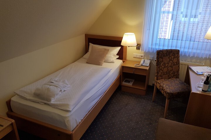Room 5 of 101