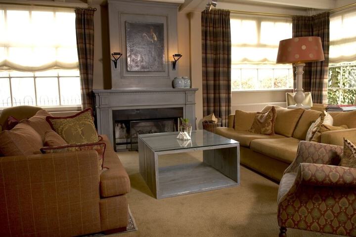 Lounge 58 of 110