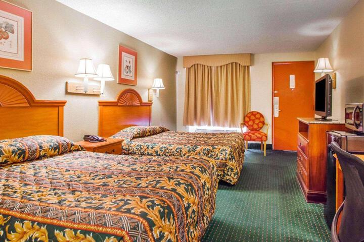 2 Double Beds (6 of 12)