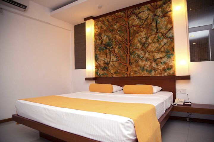 Room 33 of 210