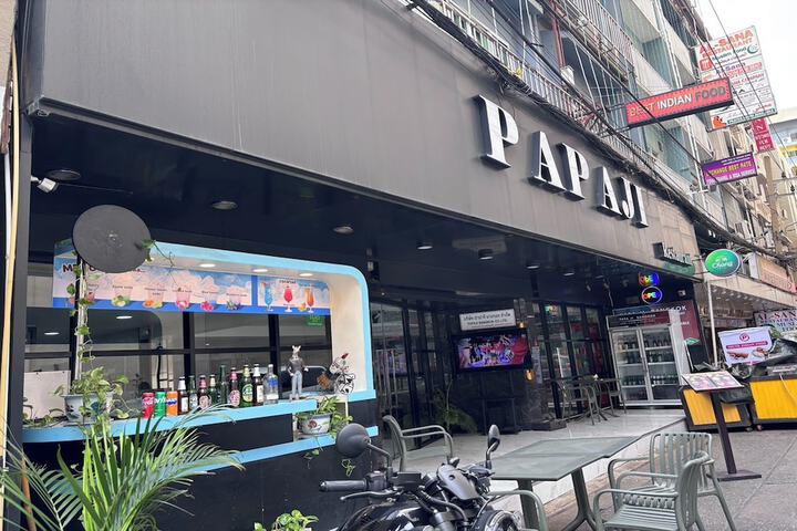 Papa Ji Hotel and Restaurant in Bangkok