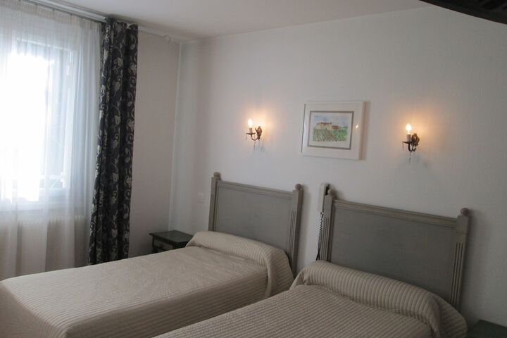 Room 17 of 31