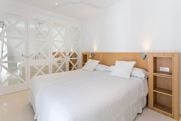 Room 8 of 32