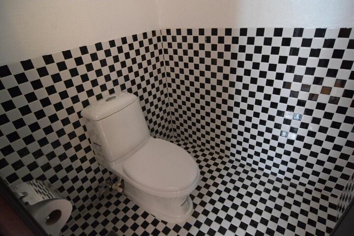 Room 29 of 35