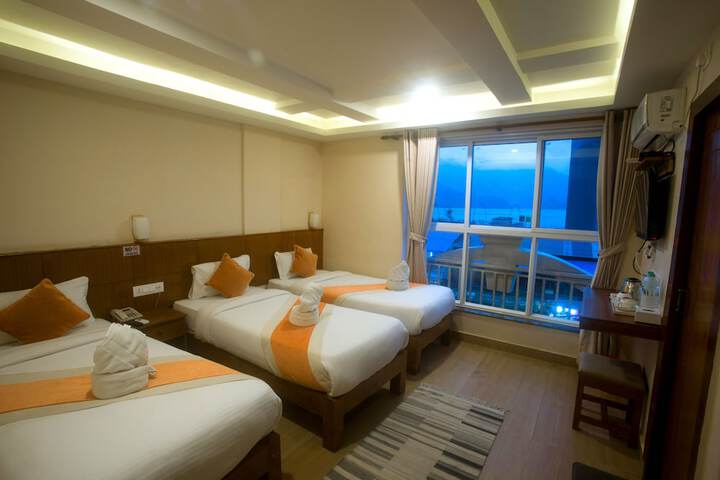 Room 13 of 25