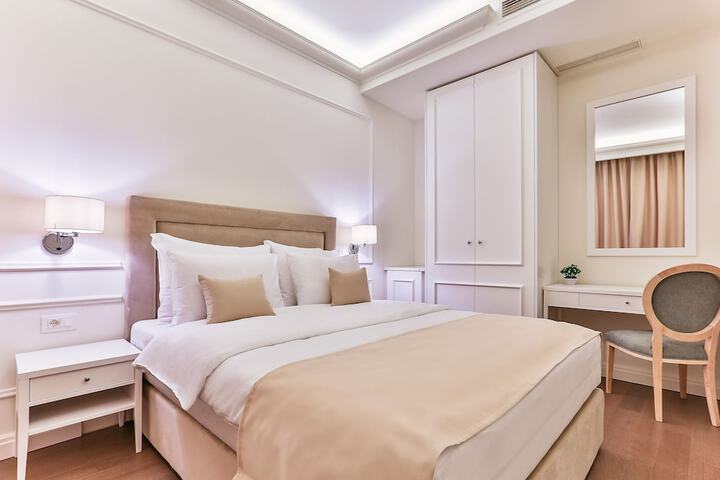 Room 10 of 20