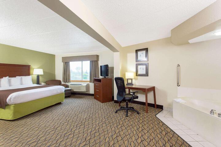 1 King Bed (1 of 10)