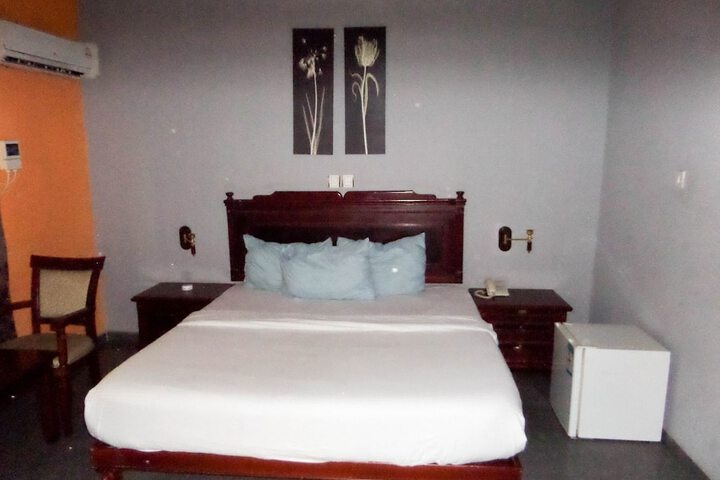 Room 5 of 13