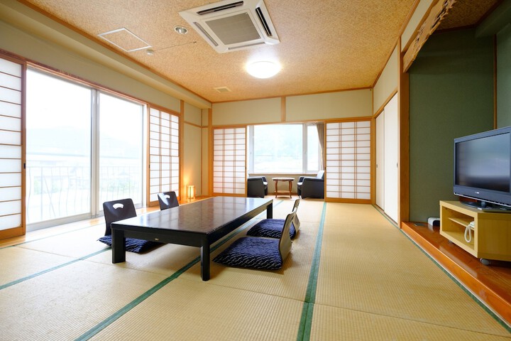 Room 18 of 94