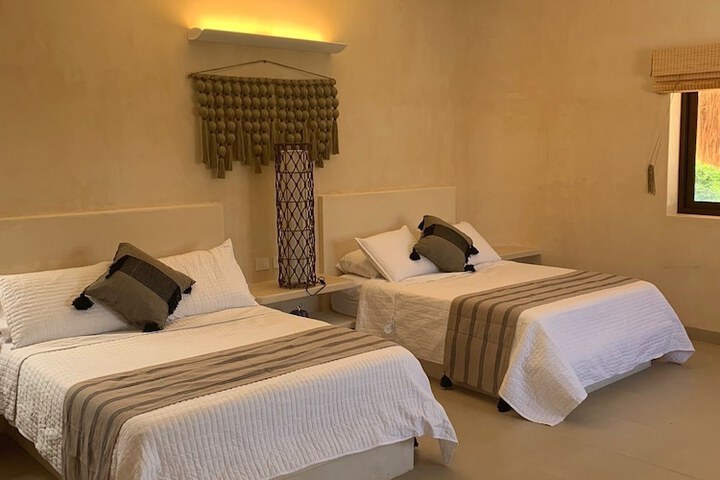 Room 2 of 37