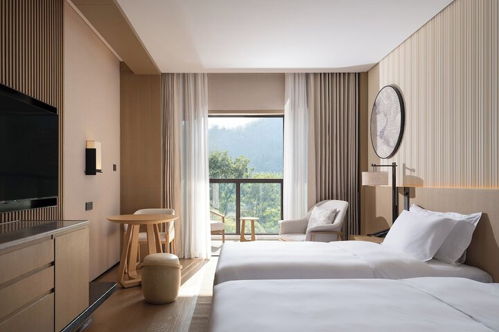 Room 34 of 103