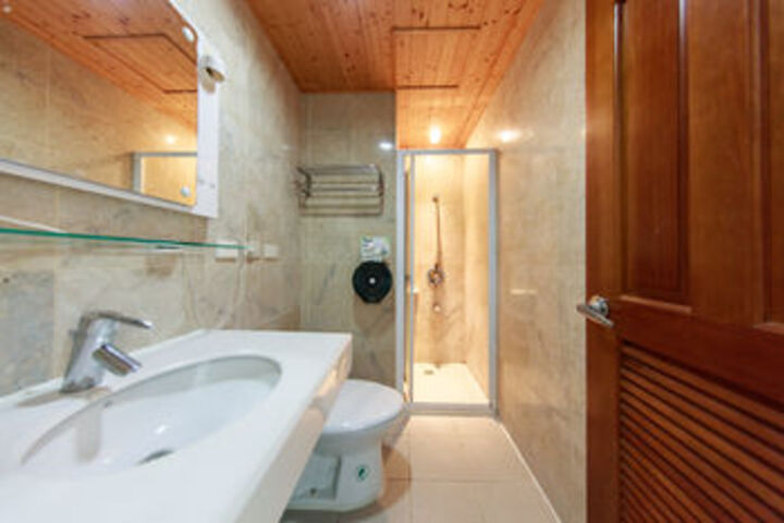 Room 3 of 18