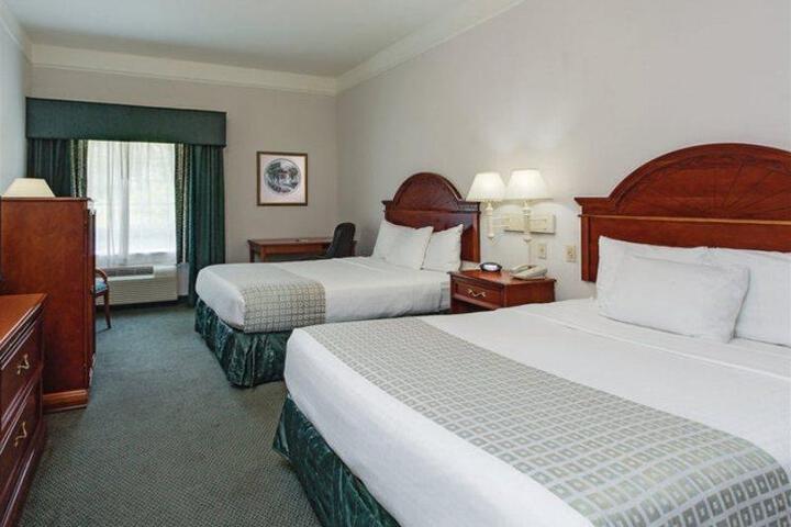 Double Accessible 2 Queen Beds