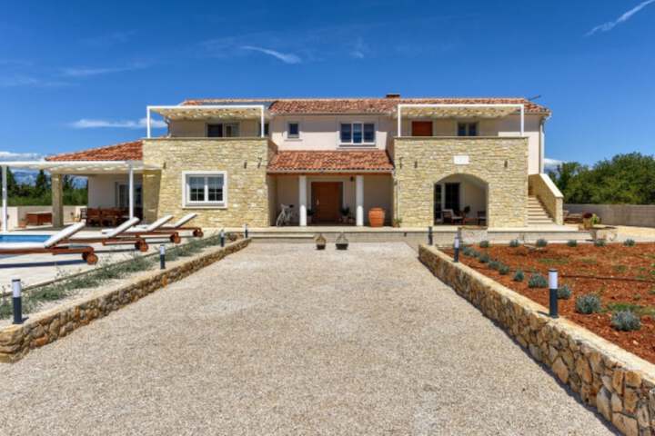 Rustic Villa Perosa With Heated Pool in Nin